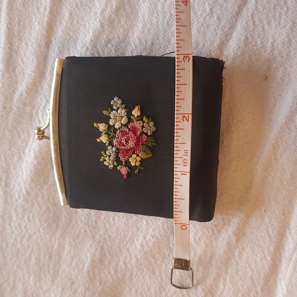 Vintage Petit Point Floral Embroidered Black 3" x 4" Coin Purse - Picture 4 of 5